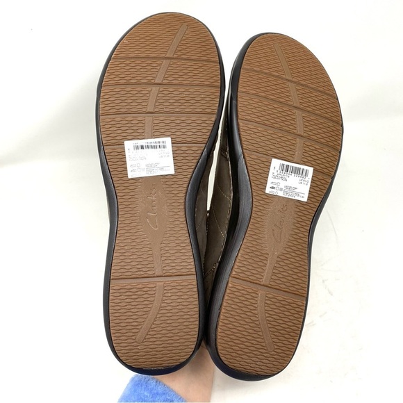 Clarks Women's Appley Tie Taupe Nubuck comfort shoes - Picture 6 of 7